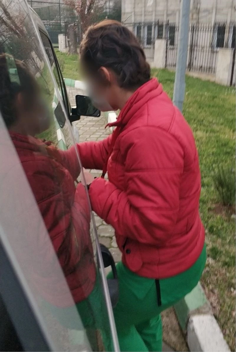 Marketlerden gıda maddesi çalan hemşire gözaltına alındı
