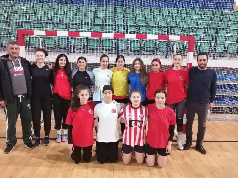 Kütahya Ülküspor Kız Hentbol Takımı’nın hedefi 1. Lig
