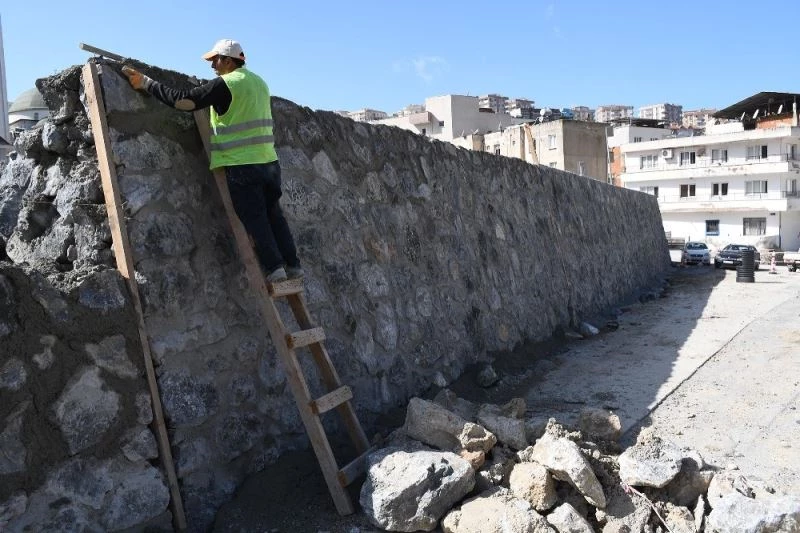 İkiçeşmelik Mahallesi’nde yağmur suyu hattı çalışmaları devam ediyor
