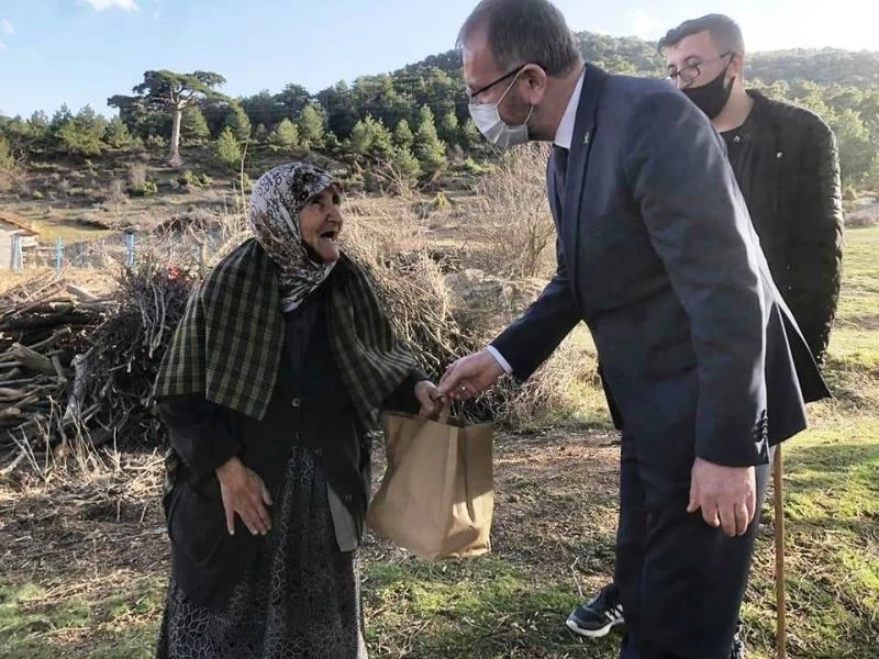 Başkan Ceyhun: “Büyüklerimiz hayatımızın en kıymetli değerleridir”

