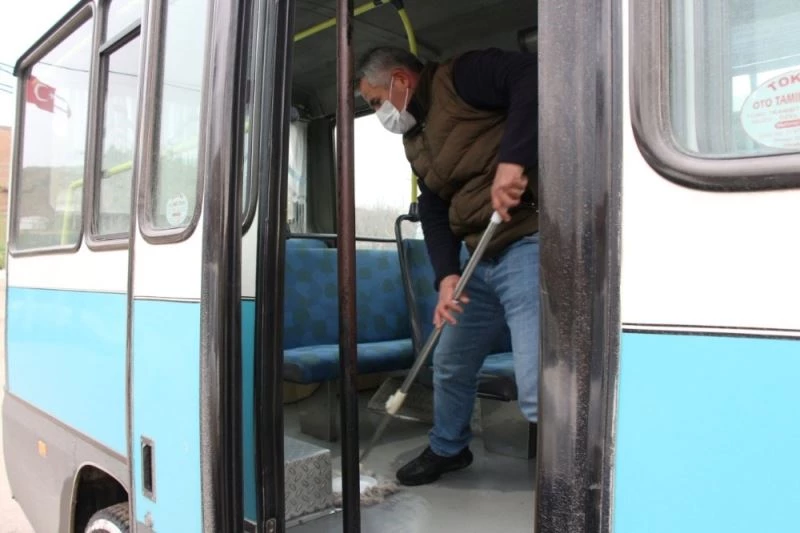 Erbaa’da özel halk minibüsleri dezenfekte ediliyor
