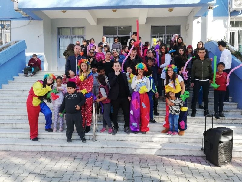 Lösemiyi yenen genç şimdi hastalara umut oluyor
