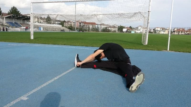 (Özel haber) Türkiye şampiyonu olan 16 yaşındaki atletin hedefi Avrupa şampiyonu olmak
