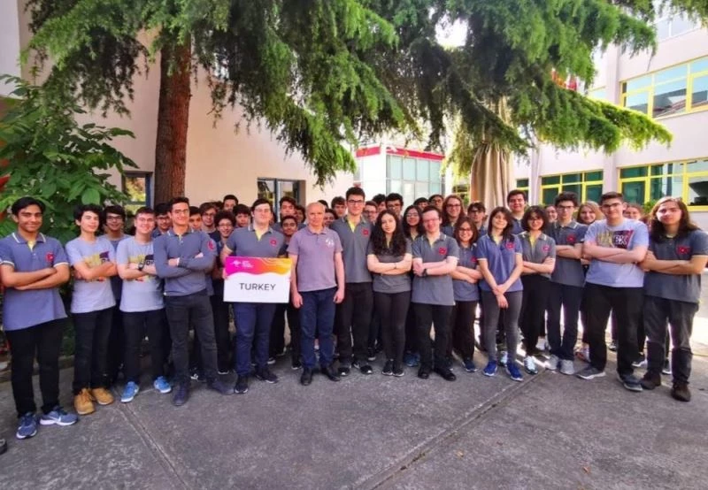 Bahçeşehir Koleji öğrencilerinden TÜBİTAK Ulusal Bilim Olimpiyatları’nda büyük başarı

