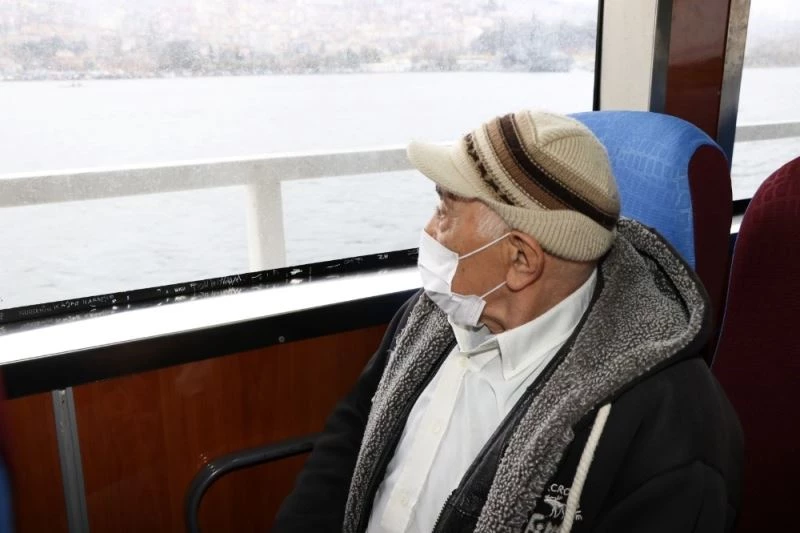 1 yıl sonra dışarıya çıkıp gördükleri denize hayran kaldılar
