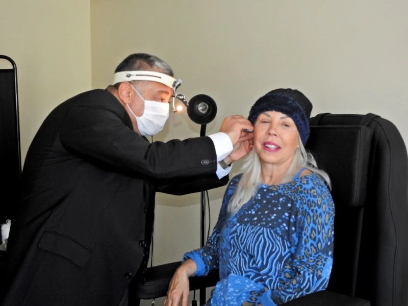 Semiha Yankı ve Salih Güney sağlık muayenesinde
