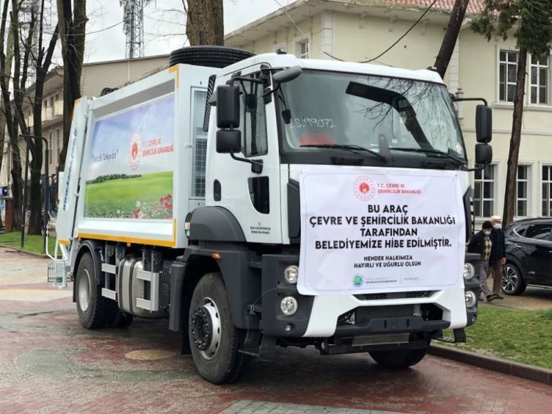 Bakanlıktan Hendek Belediyesine hibe araç desteği
