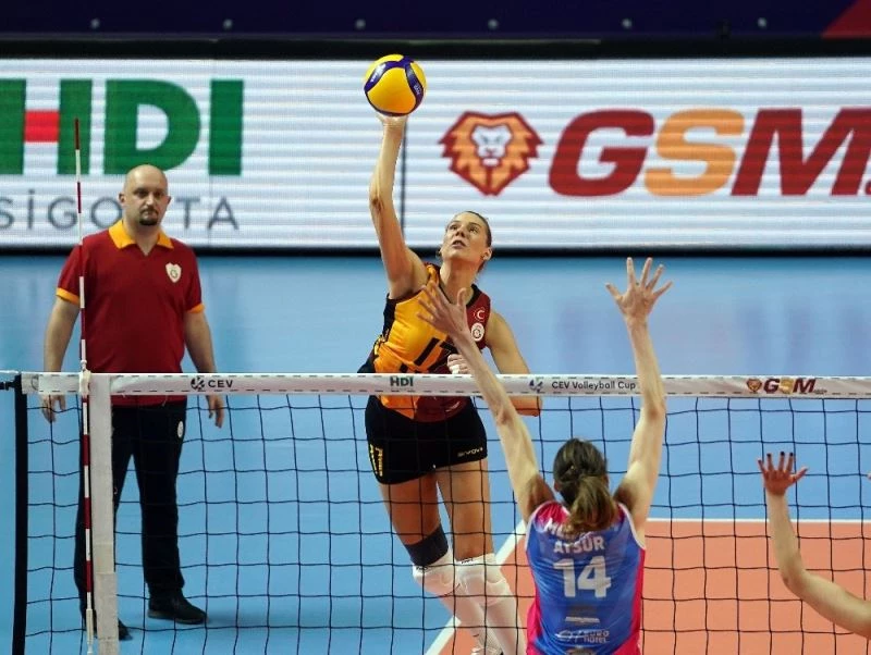 Galatasaray, Kadınlar CEV Kupası Finali rövanşında İtalyan ekibi Saugella Monza’ya iki set verdi ve kupada ikinci oldu.