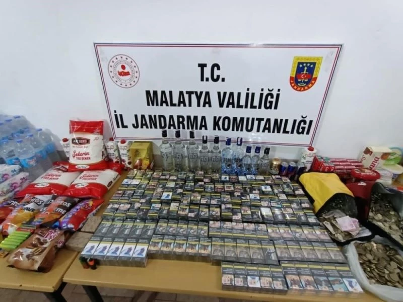 Çaldıklarını götüremeden yakalandılar
