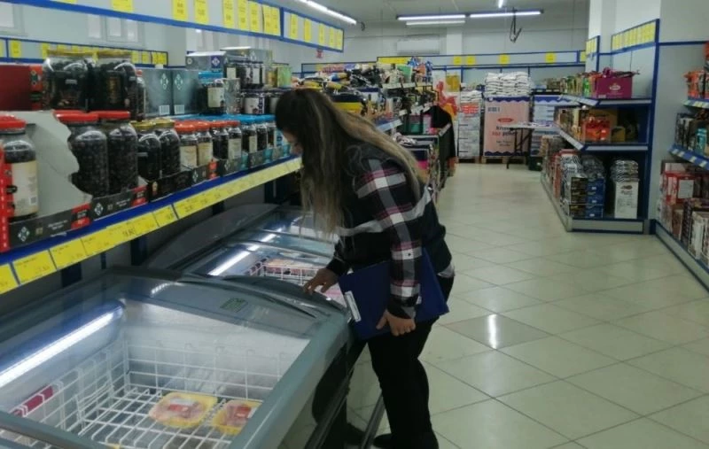 Yakakent zabıtadan market denetimi
