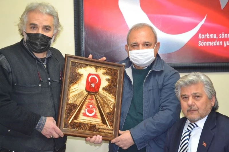 (ÖZEL) Atatürk’ü getiren trenin fotoğrafı tablo olarak işlendi
