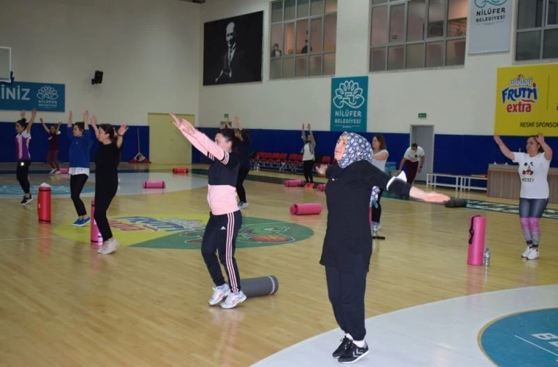 Nilüferli kadın çalışanlar tabata ile form tutuyor
