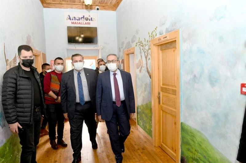 Mersin’in tarihi deniz feneri, çocuklar için masal evine dönüştürüldü
