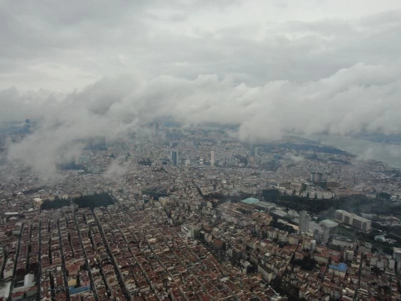 (Özel) İstanbul’da kar sonrası bulutların manzarası mest etti
