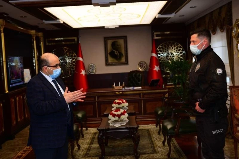 İskeleden denize düşen genç kızı kurtaran kahraman bekçi o anları anlattı
