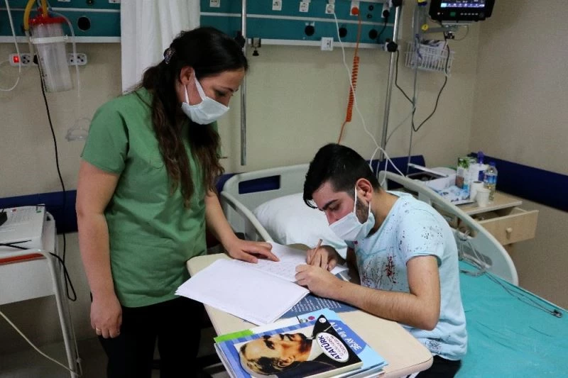 23 yaşındaki Emrullah’ın ilk öğretmeni Dilek hemşire oldu
