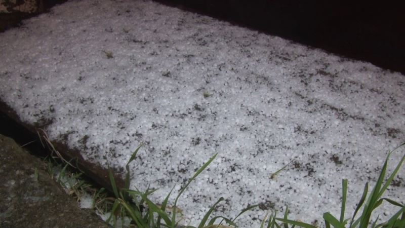 Anadolu Yakası’nda karla birlikte dolu yağışı etkili oldu
