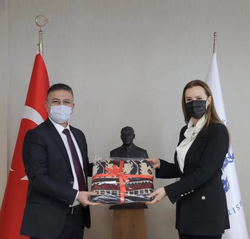 Rektör Kuş, İzmir’de Rektör Nüket Hotar’ı ziyaret etti
