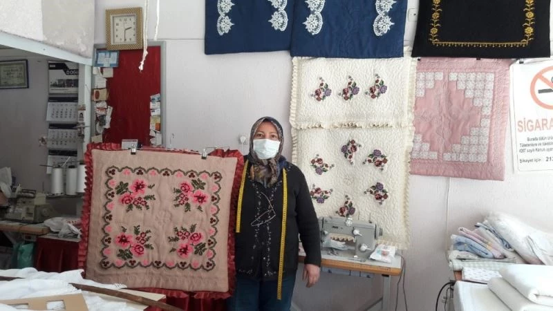 Kanaviçeyi geleceğe taşımak için ilmek ilmek işliyorlar
