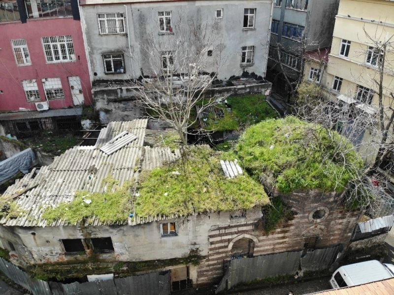 Fatih’te 476 Yıllık medrese harabeye döndü
