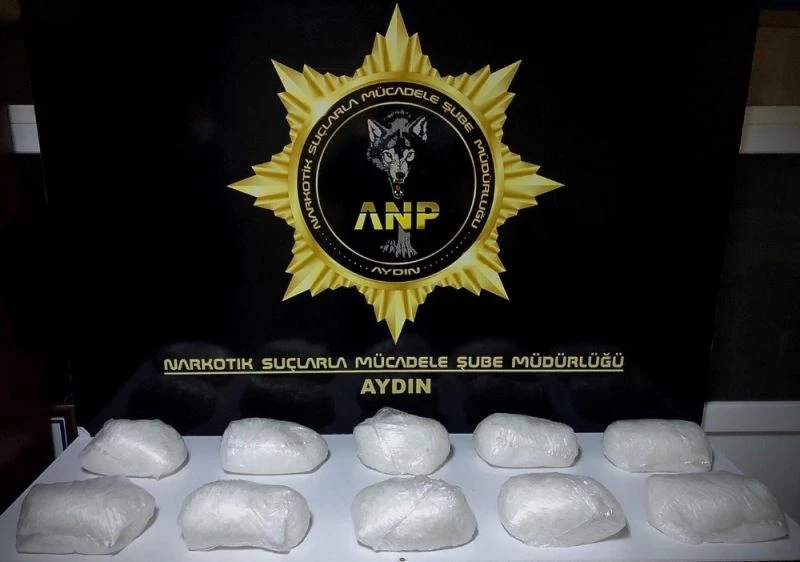 Polisin el koyduğu şüpheli bavuldan 10 kilo metamfetamin çıktı
