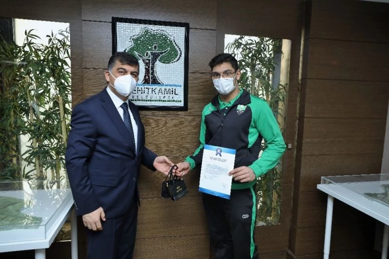 Yüzme branşı tarihinde bir ilk
