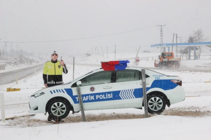 Karaman’da tipi ve buzlanma ulaşımda aksamalara neden oluyor
