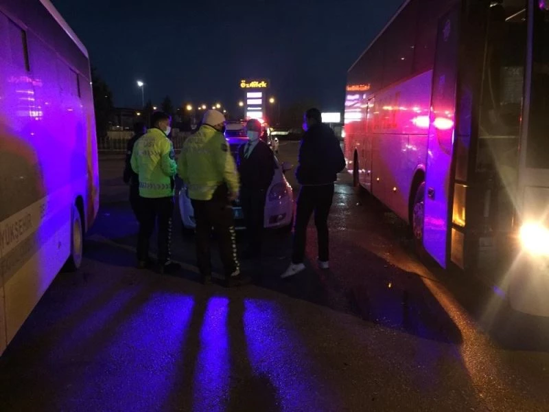 Şehirlerarası otobüste maske tartışması...Yolcu muavinin boğazını sıktı
