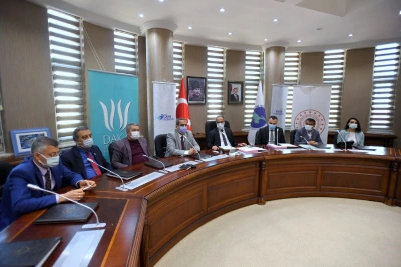 Van YYÜ’de ‘Girişimcilik ve İş Fikri Yarışması İşbirliği Protokolü’ imzalandı
