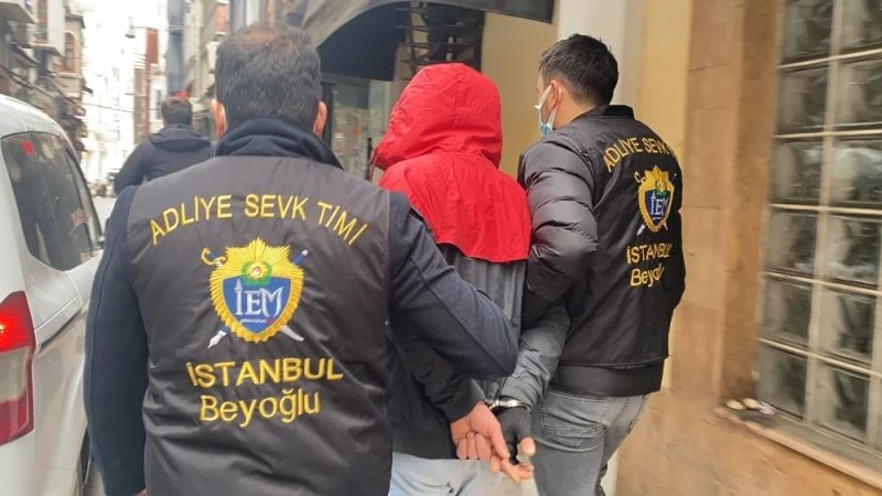 (Özel) “İstanbul’da “örümcek adam” gibi binaya tırmanan hırsız: “Onun gibi tırmandığım doğrudur”
