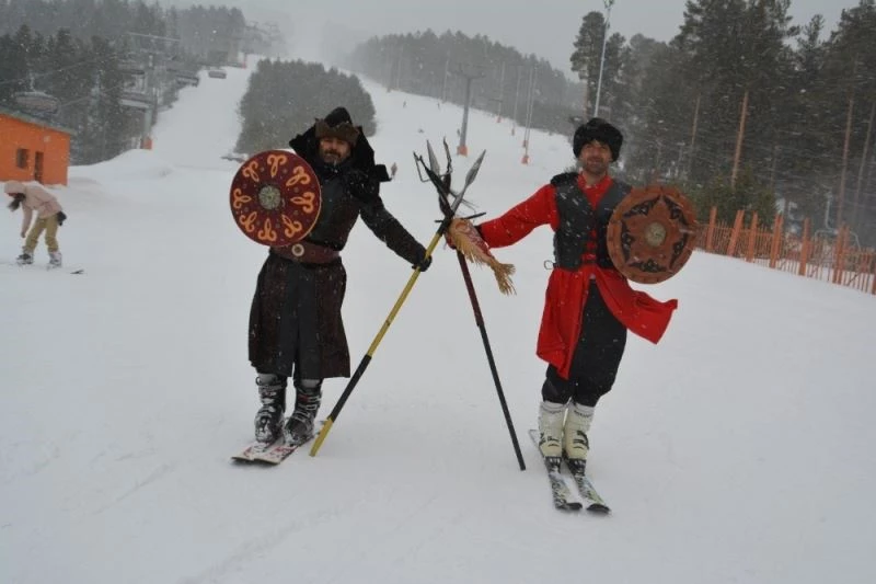 Sarıkamış’ta ’Kayı Boyu’ kıyafetleri giydiler
