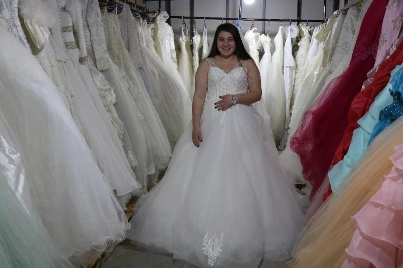 Evlenecek çiftlere müjde: Bu ilçede gelinlik-damatlık bedava
