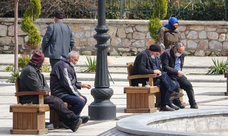 Çok yüksek riskli ilde kurallar hiçe sayılıyor
