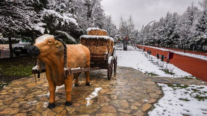 Ankara’daki kar yağışı kartpostalları aratmadı
