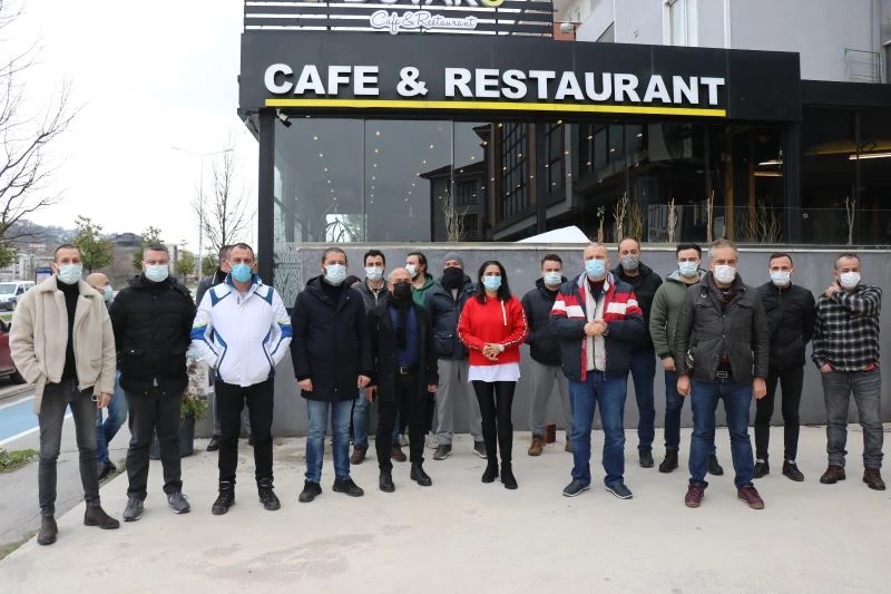 Sakaryalı kafe ve restoran sahipleri dükkanlarının açılmasını istedi
