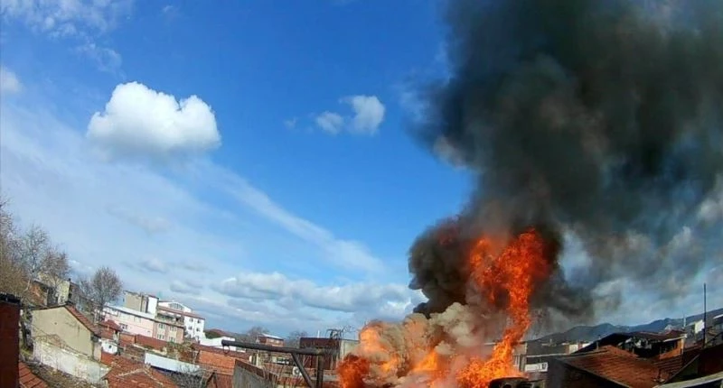 Fuel-oil tankı alev aldı
