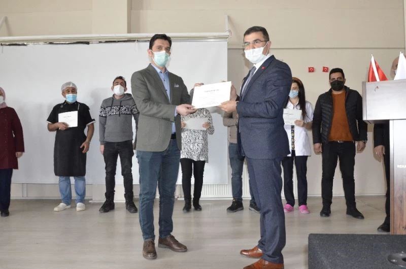 Engelli ve yaşlı birimlerinde görev yapan personele teşekkür belgesi verildi
