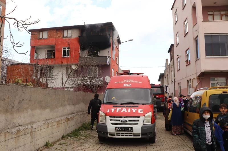 Benzinle sobayı yakmak istedi, evi küle döndü: 2 yaralı
