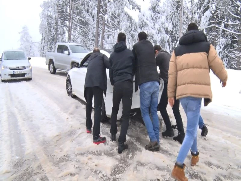 Uludağ’a çıkmak isteyen tedbirsiz vatandaşlar yolda kaldı
