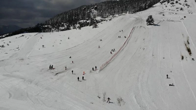 Mart karı kayak merkezini yeniden açtırdı
