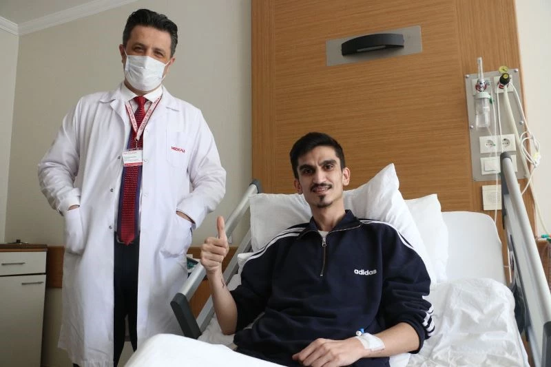 Tek kesiden çifte akciğer operasyonu ile  hem sağlığına kavuştu, hem de tıp tarihine geçti
