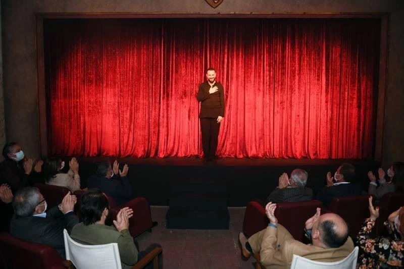 Mersin’de ’Ölümü ardında gezdirenler’ oyunu sahnelendi
