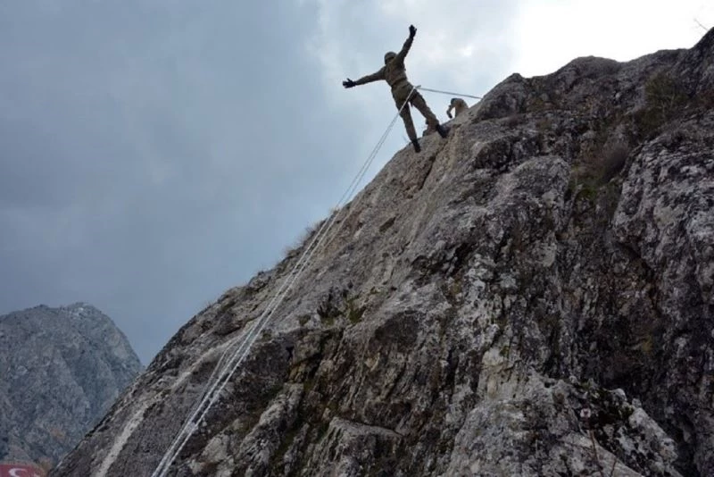 Isparta’da Azerbaycan askerlerine dağcılık eğitimi verildi
