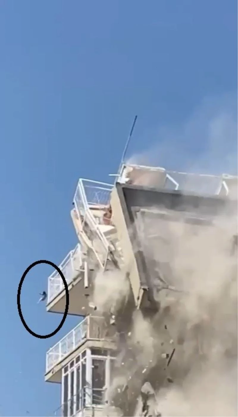 Bina yıkılırken düşen kedi ağır yaralandı: O anlar kamerada
