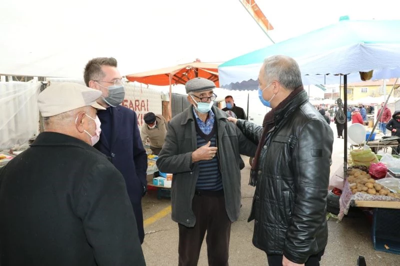 Belediye Başkanı Üçok, semt pazarı ve esnafların kandilini kutladı
