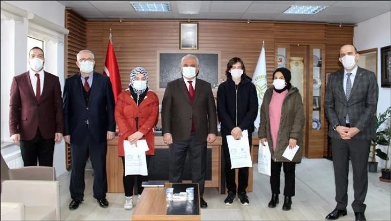 Yarışmalarda dereceye girenler ödüllendirildi
