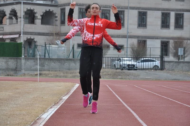 Karslı milli atlet Tuğba Toptaş, Avrupa şampiyonasına hazırlanıyor
