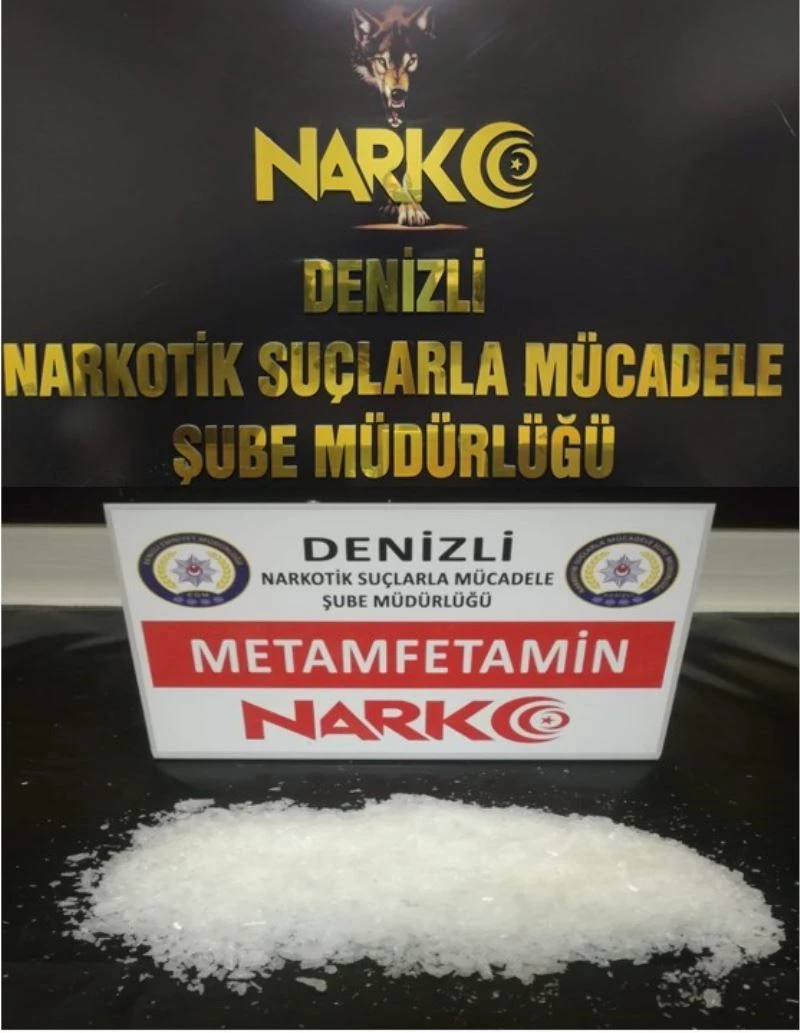 Evlerinin banyo tavanında gizledikleri zehir ile yakalandılar
