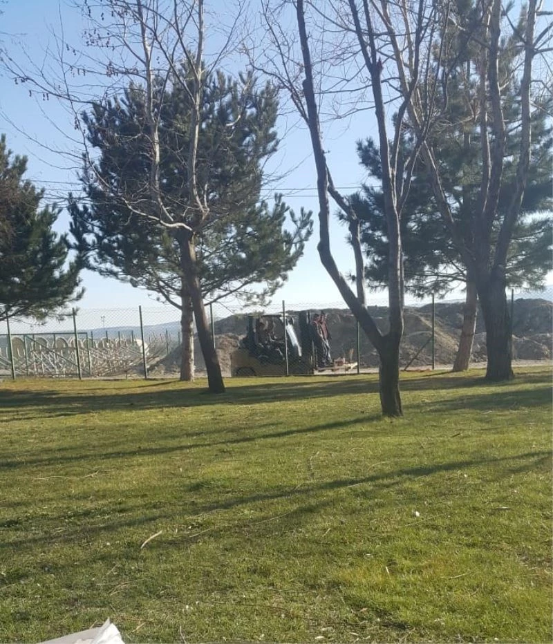 Afyonkarahisar Belediyesi forklifti işçi servisi yaptı
