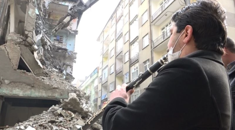 Elazığlı esnaf, yıkıma klarnetle eşlik etti
